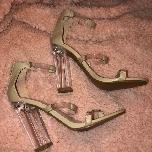 Beautiful Heels - Picture 2 of 3